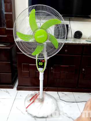 UN-USED DEFENDER RECHARGABLE REMOTE STAND FAN